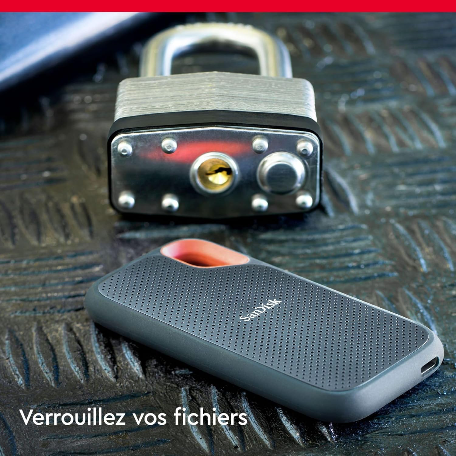 SanDisk Extreme Disque SSD Externe 500 Go (Portable NVMe SSD, jusqu'à 1050 Mo/s en lecture, 1000 Mo/s en écriture, USB-C, Résistance à la poussière et à l'eau classée IP65, Mousqueton pratique) Noir