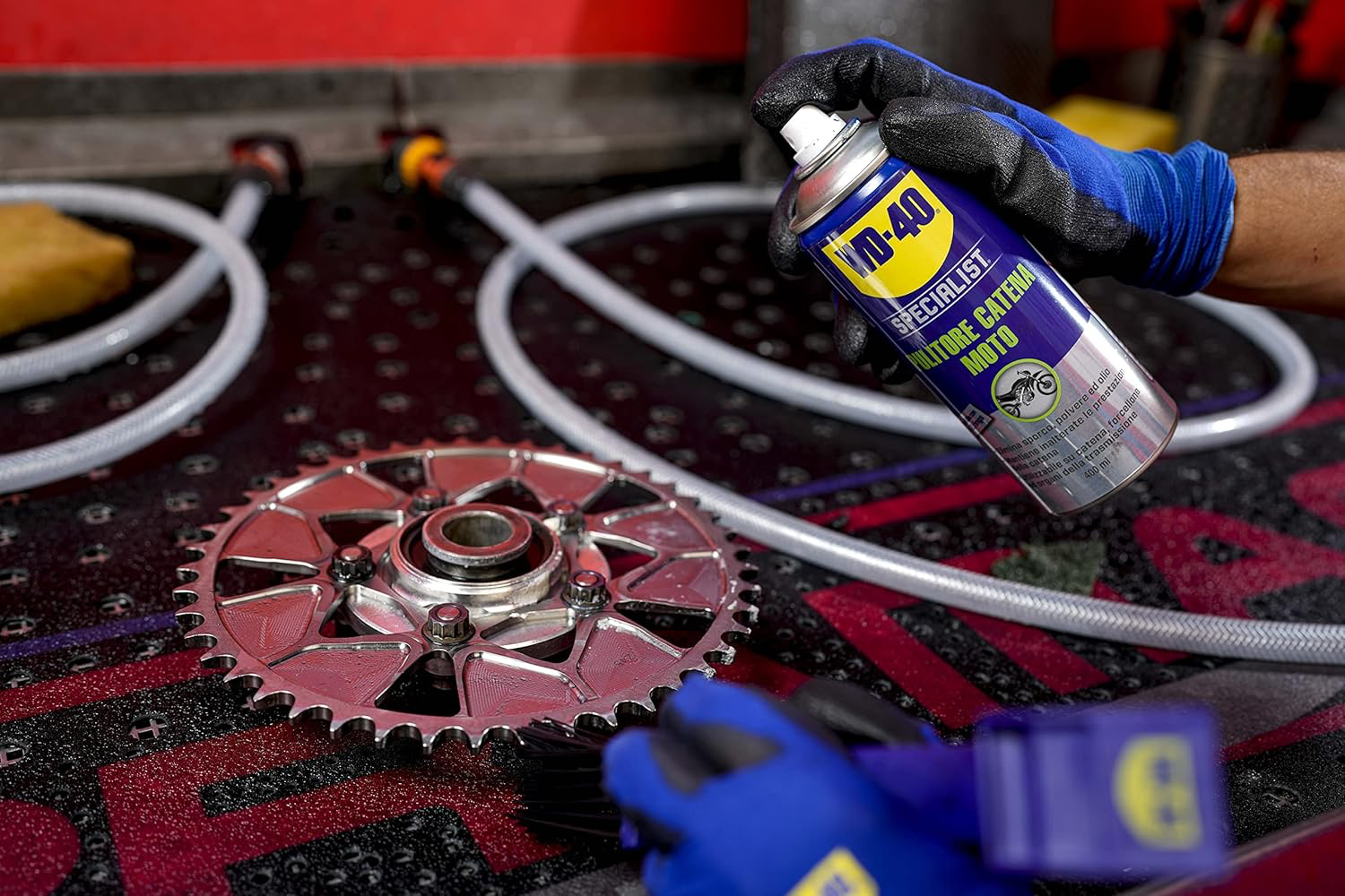 WD-40 Specialist Moto • Nettoyant Chaîne • Aérosol • Sèche rapidement • Ne laisse pas de résidus • Aide à réduire l'usure • 400 ML