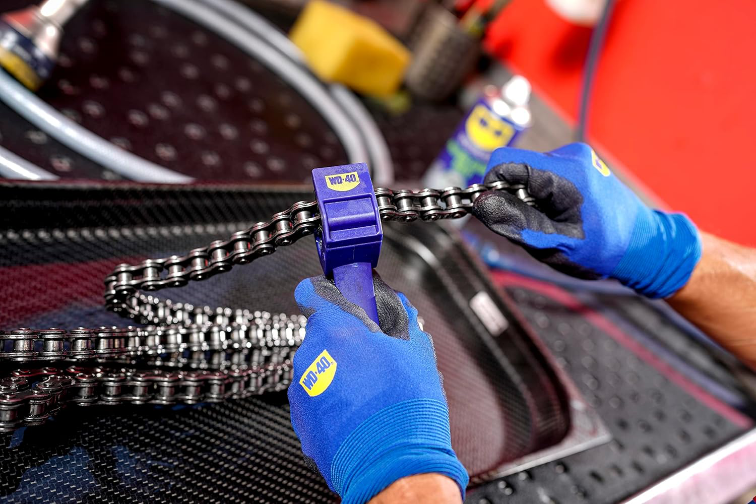 WD-40 Specialist Moto • Nettoyant Chaîne • Aérosol • Sèche rapidement • Ne laisse pas de résidus • Aide à réduire l'usure • 400 ML