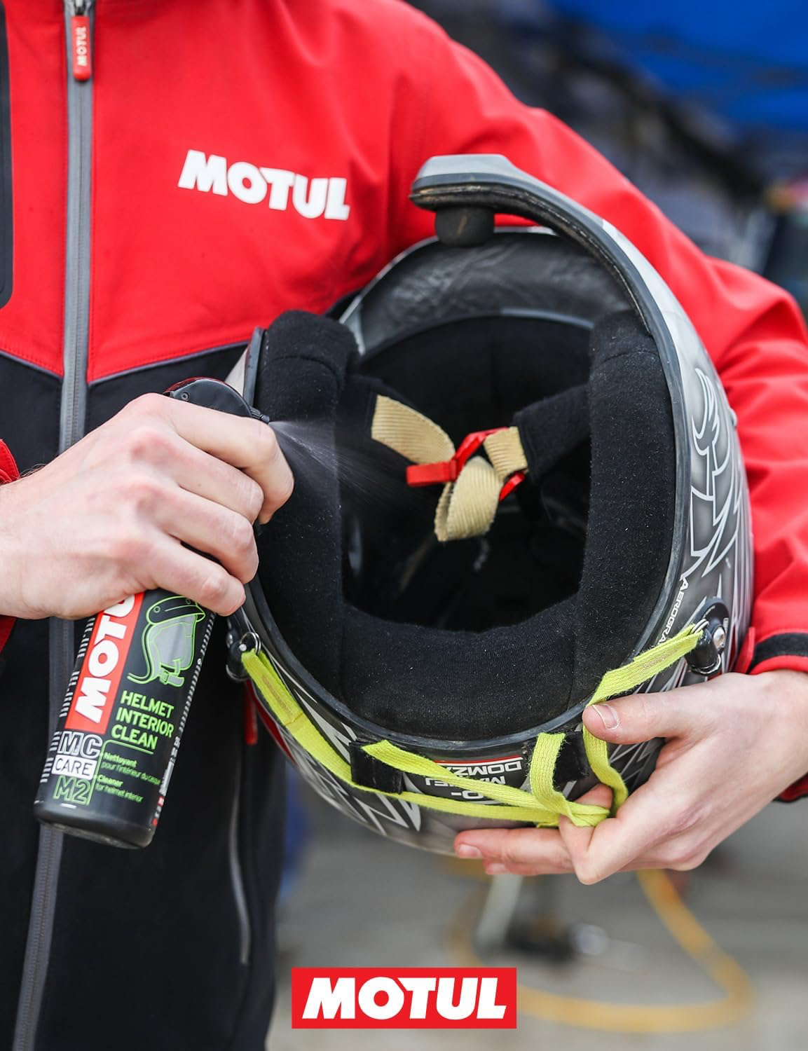 Motul - Spray Nettoyant Intérieur Casque Moto